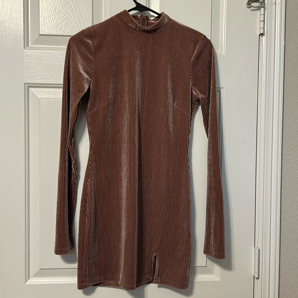 Forever 21 Long Sleeve Mauve Velvet Dress Size S